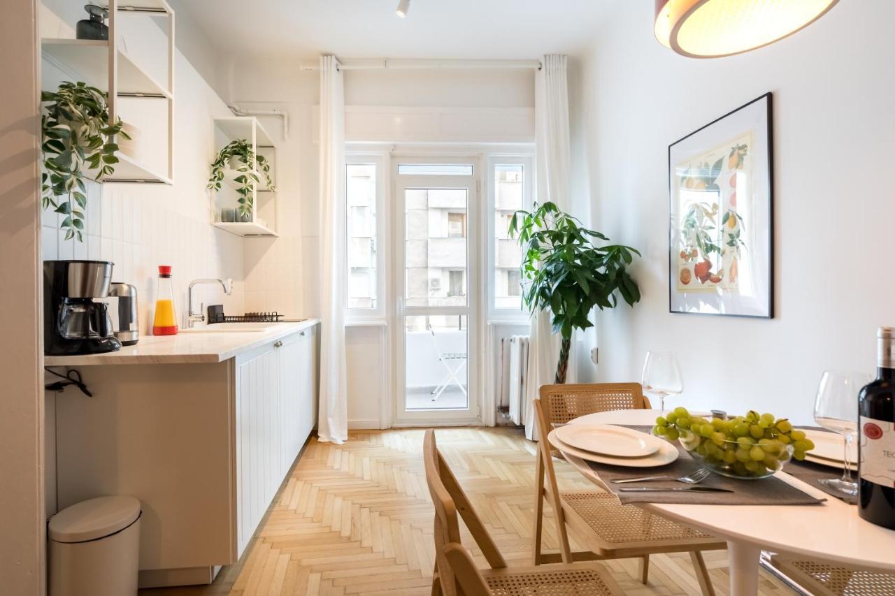 Cismigiu Serenity: 1Br Flat With Scenic Balcony Бухарест Экстерьер фото