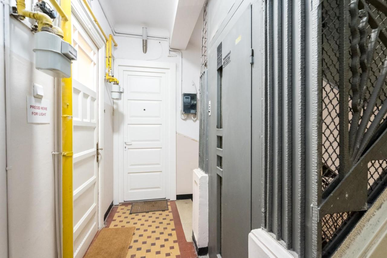 Cismigiu Serenity: 1Br Flat With Scenic Balcony Бухарест Экстерьер фото