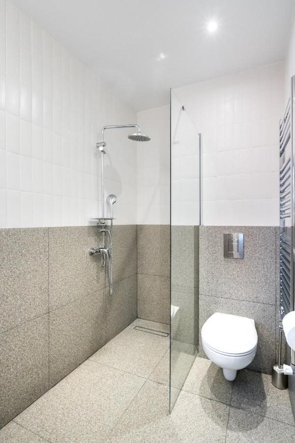 Cismigiu Serenity: 1Br Flat With Scenic Balcony Бухарест Экстерьер фото