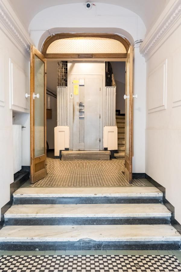 Cismigiu Serenity: 1Br Flat With Scenic Balcony Бухарест Экстерьер фото