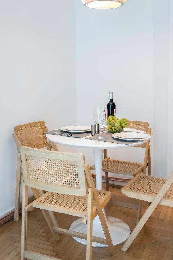 Cismigiu Serenity: 1Br Flat With Scenic Balcony Бухарест Экстерьер фото
