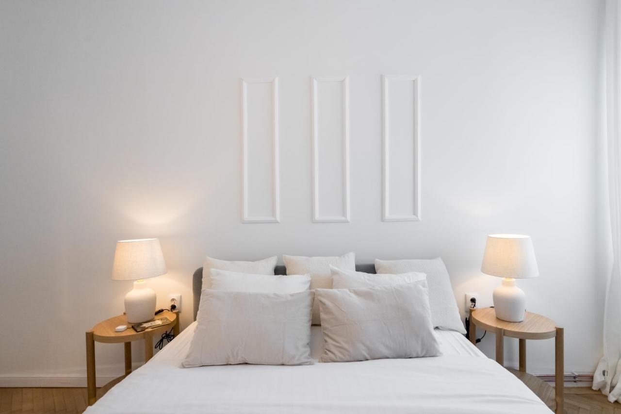Cismigiu Serenity: 1Br Flat With Scenic Balcony Бухарест Экстерьер фото