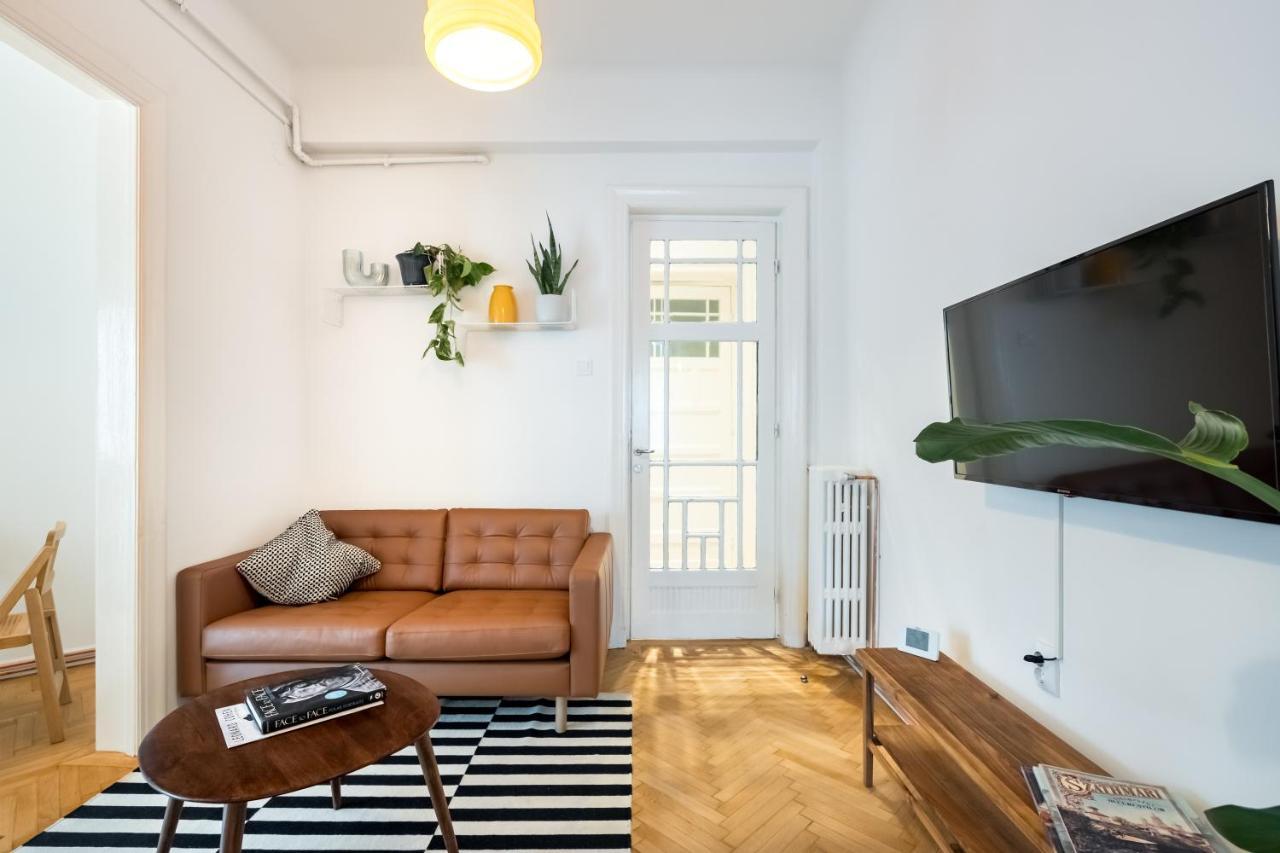 Cismigiu Serenity: 1Br Flat With Scenic Balcony Бухарест Экстерьер фото