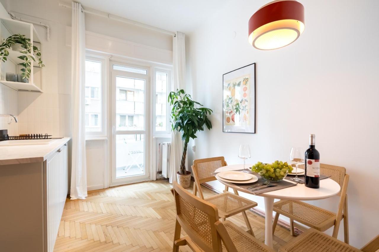 Cismigiu Serenity: 1Br Flat With Scenic Balcony Бухарест Экстерьер фото