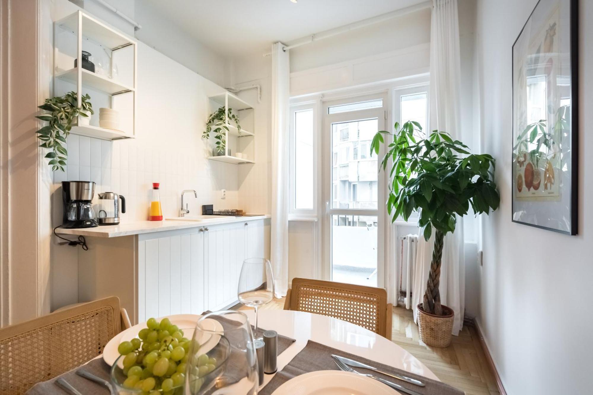 Cismigiu Serenity: 1Br Flat With Scenic Balcony Бухарест Экстерьер фото