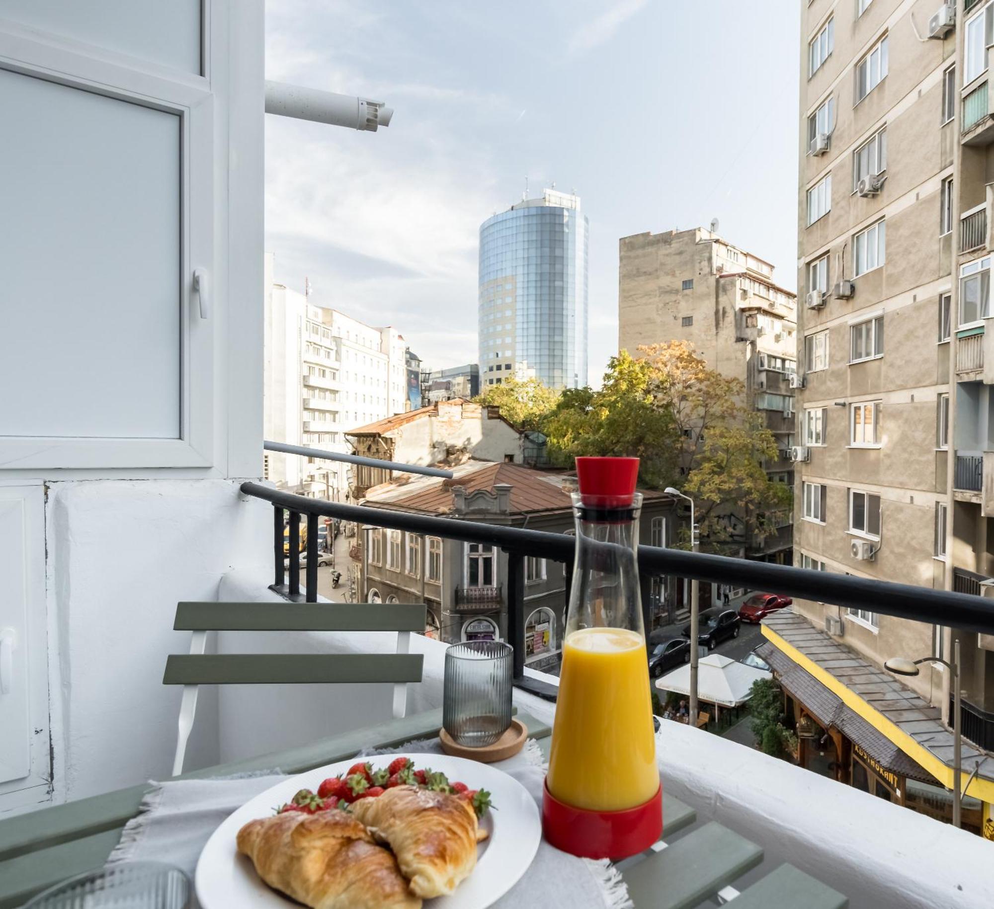 Cismigiu Serenity: 1Br Flat With Scenic Balcony Бухарест Экстерьер фото